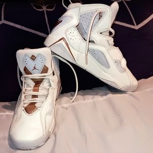 1Jordan true flight GS